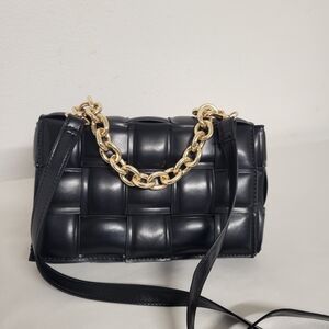 Elegant Black Quilted  Crossbody Bag with Gold Chain